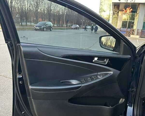 Черный Хендай Соната, объемом двигателя 2 л и пробегом 216 тыс. км за 8750 $, фото 15 на Automoto.ua