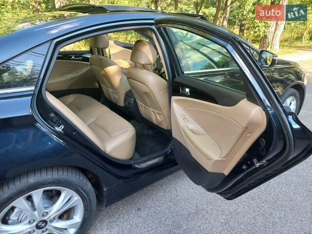 Черный Хендай Соната, объемом двигателя 2.36 л и пробегом 118 тыс. км за 9600 $, фото 17 на Automoto.ua