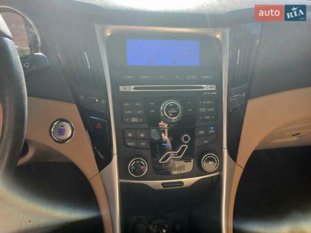 Черный Хендай Соната, объемом двигателя 2.36 л и пробегом 118 тыс. км за 9600 $, фото 60 на Automoto.ua