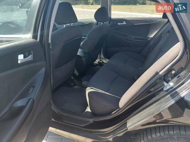 Чорний Хендай Соната, об'ємом двигуна 2 л та пробігом 180 тис. км за 7500 $, фото 13 на Automoto.ua