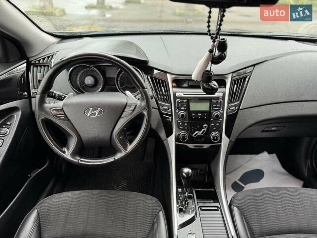 Хендай Соната 2011 у Вінниці на Automoto.ua Чорний Хендай Соната, об'ємом двигуна 2 л та пробігом 118 тис. км за 9500 $, фото 23 на Automoto.ua