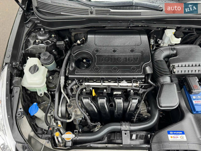 Хендай Соната 2011 у Вінниці на Automoto.ua Чорний Хендай Соната, об'ємом двигуна 2 л та пробігом 118 тис. км за 9500 $, фото 35 на Automoto.ua