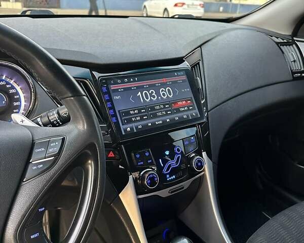 Черный Хендай Соната, объемом двигателя 2 л и пробегом 216 тыс. км за 8750 $, фото 20 на Automoto.ua