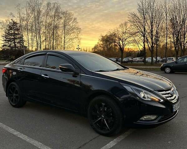 Черный Хендай Соната, объемом двигателя 2 л и пробегом 216 тыс. км за 8750 $, фото 2 на Automoto.ua