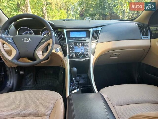 Черный Хендай Соната, объемом двигателя 2.36 л и пробегом 118 тыс. км за 9600 $, фото 128 на Automoto.ua