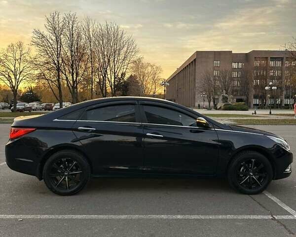 Черный Хендай Соната, объемом двигателя 2 л и пробегом 216 тыс. км за 8750 $, фото 5 на Automoto.ua