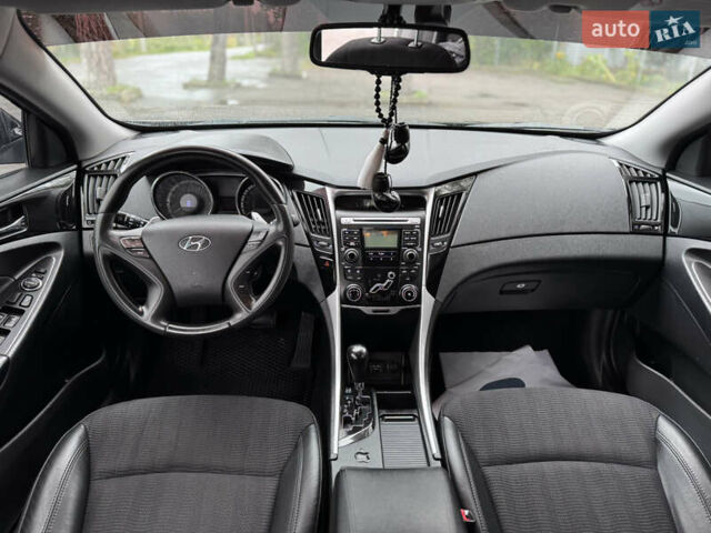 Черный Хендай Соната, объемом двигателя 2 л и пробегом 118 тыс. км за 9500 $, фото 18 на Automoto.ua
