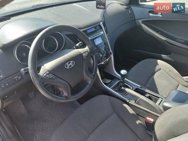 Чорний Хендай Соната, об'ємом двигуна 2 л та пробігом 180 тис. км за 7500 $, фото 11 на Automoto.ua