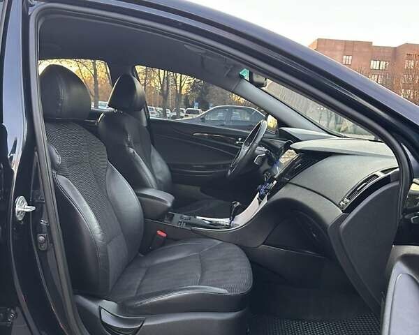 Черный Хендай Соната, объемом двигателя 2 л и пробегом 216 тыс. км за 8750 $, фото 13 на Automoto.ua