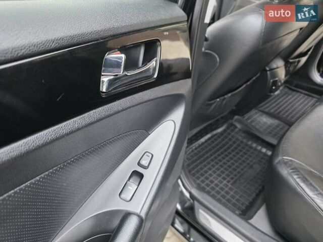 Чорний Хендай Соната, об'ємом двигуна 2.4 л та пробігом 193 тис. км за 7999 $, фото 70 на Automoto.ua