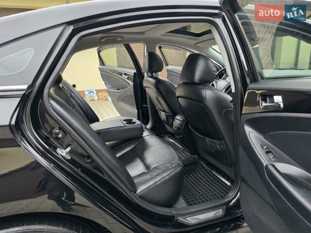 Чорний Хендай Соната, об'ємом двигуна 2.4 л та пробігом 193 тис. км за 7999 $, фото 79 на Automoto.ua
