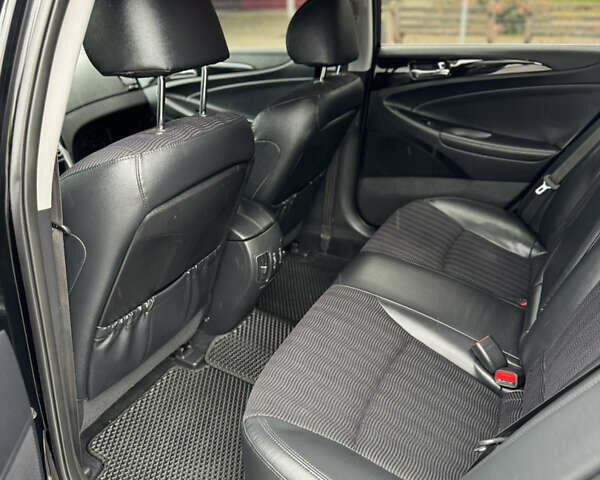 Черный Хендай Соната, объемом двигателя 2 л и пробегом 118 тыс. км за 9500 $, фото 16 на Automoto.ua