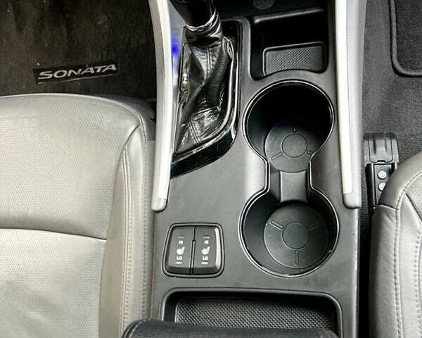 Чорний Хендай Соната, об'ємом двигуна 2.36 л та пробігом 165 тис. км за 9900 $, фото 12 на Automoto.ua