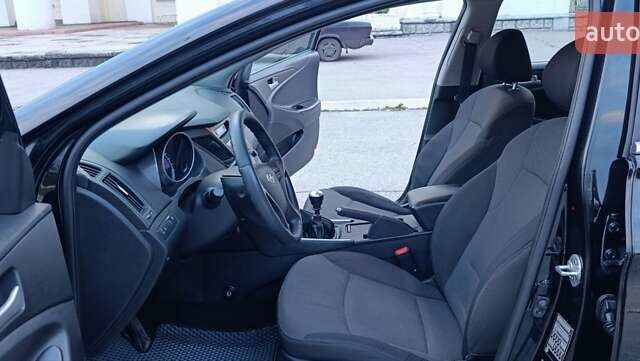 Хендай Соната 2011 в Желтых Водах на Automoto.ua Черный Хендай Соната, объемом двигателя 2 л и пробегом 133 тыс. км за 7800 $, фото 17 на Automoto.ua