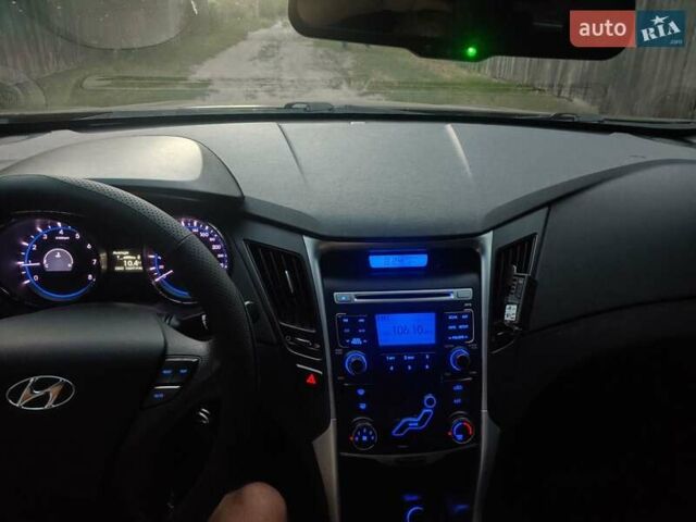 Черный Хендай Соната, объемом двигателя 2 л и пробегом 176 тыс. км за 8700 $, фото 3 на Automoto.ua