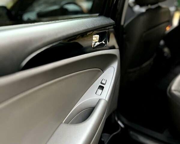 Чорний Хендай Соната, об'ємом двигуна 2.36 л та пробігом 165 тис. км за 9900 $, фото 13 на Automoto.ua