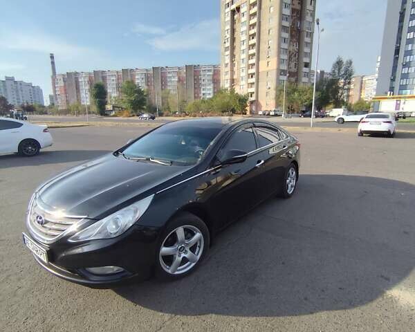 Черный Хендай Соната, объемом двигателя 2 л и пробегом 235 тыс. км за 9699 $, фото 2 на Automoto.ua