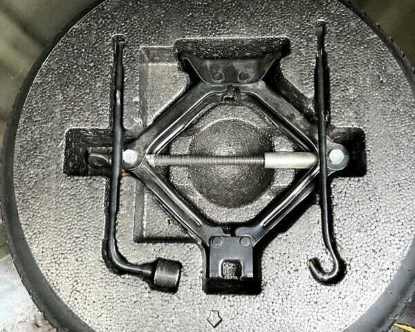 Чорний Хендай Соната, об'ємом двигуна 2.36 л та пробігом 165 тис. км за 9900 $, фото 18 на Automoto.ua