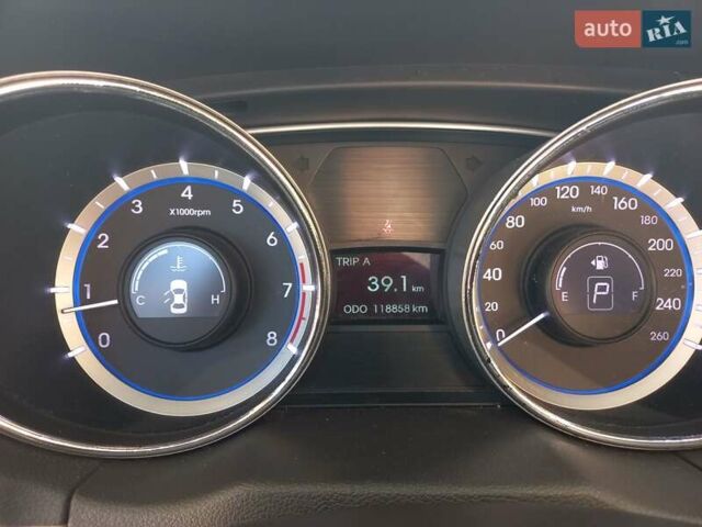 Черный Хендай Соната, объемом двигателя 2.36 л и пробегом 118 тыс. км за 9600 $, фото 62 на Automoto.ua