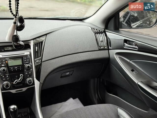 Черный Хендай Соната, объемом двигателя 2 л и пробегом 118 тыс. км за 10500 $, фото 21 на Automoto.ua