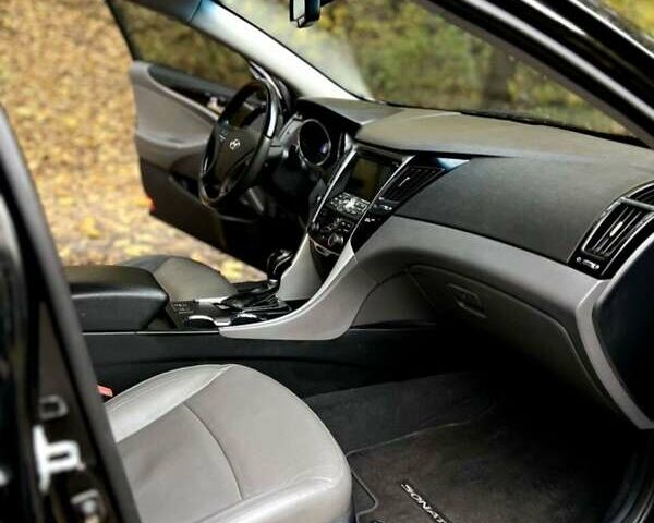 Чорний Хендай Соната, об'ємом двигуна 2.36 л та пробігом 165 тис. км за 9900 $, фото 8 на Automoto.ua