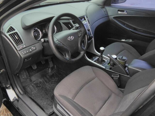 Черный Хендай Соната, объемом двигателя 2 л и пробегом 292 тыс. км за 7000 $, фото 6 на Automoto.ua