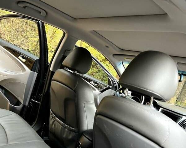 Чорний Хендай Соната, об'ємом двигуна 2.36 л та пробігом 165 тис. км за 9900 $, фото 16 на Automoto.ua