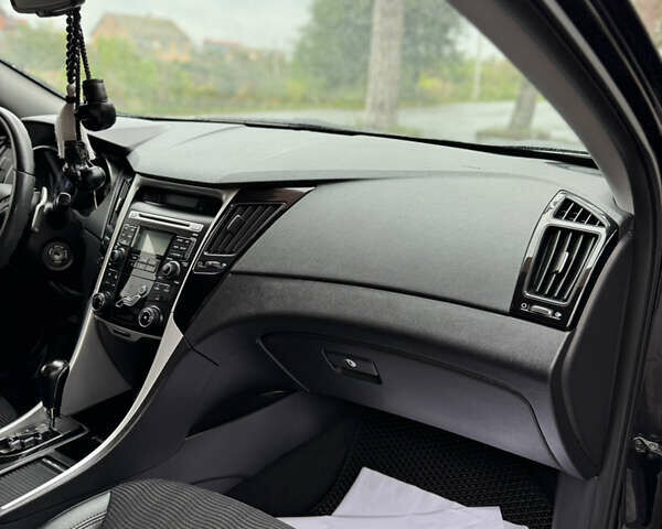 Хендай Соната 2011 у Вінниці на Automoto.ua Чорний Хендай Соната, об'ємом двигуна 2 л та пробігом 118 тис. км за 9500 $, фото 32 на Automoto.ua