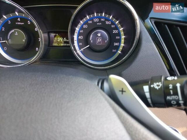 Черный Хендай Соната, объемом двигателя 2.36 л и пробегом 118 тыс. км за 9600 $, фото 124 на Automoto.ua