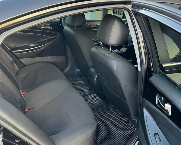 Черный Хендай Соната, объемом двигателя 2.4 л и пробегом 148 тыс. км за 10100 $, фото 3 на Automoto.ua