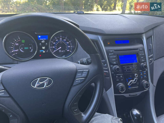 Чорний Хендай Соната, об'ємом двигуна 2.4 л та пробігом 197 тис. км за 10500 $, фото 3 на Automoto.ua