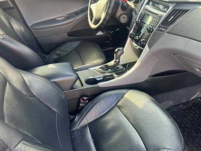 Черный Хендай Соната, объемом двигателя 2.4 л и пробегом 175 тыс. км за 7300 $, фото 3 на Automoto.ua