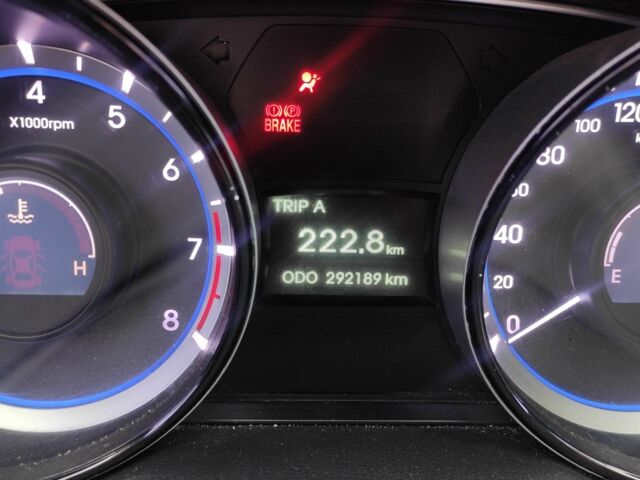 Черный Хендай Соната, объемом двигателя 2 л и пробегом 292 тыс. км за 7000 $, фото 8 на Automoto.ua