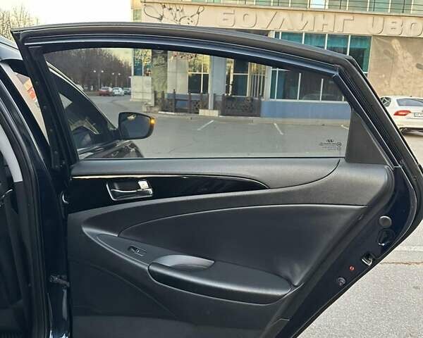 Черный Хендай Соната, объемом двигателя 2 л и пробегом 216 тыс. км за 8750 $, фото 12 на Automoto.ua