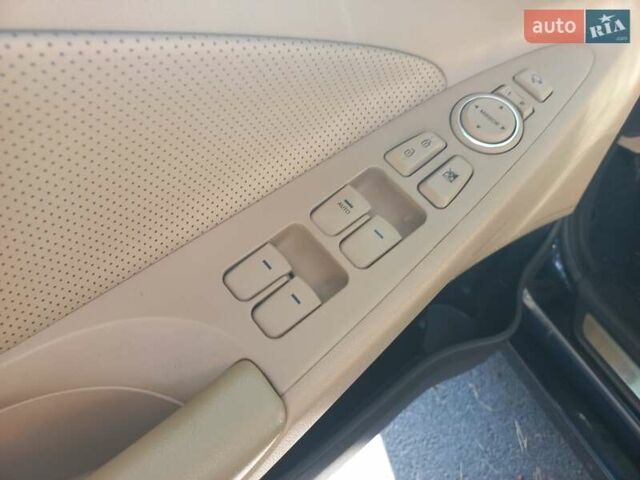 Черный Хендай Соната, объемом двигателя 2.36 л и пробегом 118 тыс. км за 9600 $, фото 74 на Automoto.ua