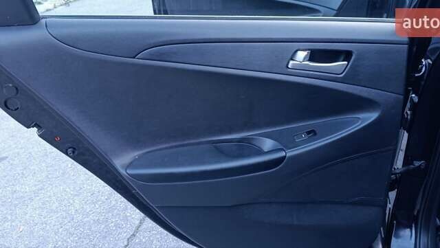 Хендай Соната 2011 в Желтых Водах на Automoto.ua Черный Хендай Соната, объемом двигателя 2 л и пробегом 133 тыс. км за 7800 $, фото 13 на Automoto.ua