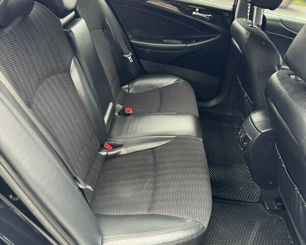 Хендай Соната 2011 у Вінниці на Automoto.ua Чорний Хендай Соната, об'ємом двигуна 2 л та пробігом 118 тис. км за 9500 $, фото 27 на Automoto.ua