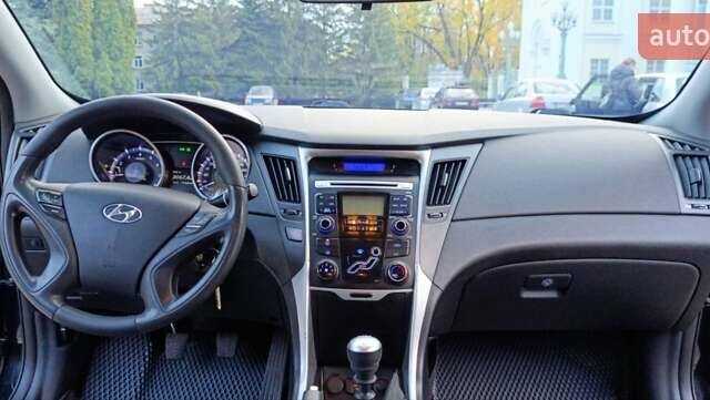 Хендай Соната 2011 в Желтых Водах на Automoto.ua Черный Хендай Соната, объемом двигателя 2 л и пробегом 133 тыс. км за 7800 $, фото 7 на Automoto.ua