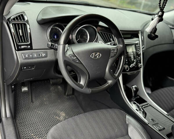 Хендай Соната 2011 у Вінниці на Automoto.ua Чорний Хендай Соната, об'ємом двигуна 2 л та пробігом 118 тис. км за 9500 $, фото 16 на Automoto.ua