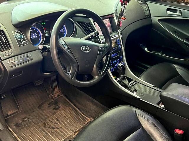 Чорний Хендай Соната, об'ємом двигуна 2 л та пробігом 215 тис. км за 9199 $, фото 4 на Automoto.ua