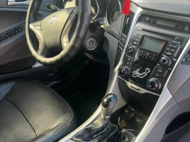 Черный Хендай Соната, объемом двигателя 2.4 л и пробегом 175 тыс. км за 7300 $, фото 2 на Automoto.ua