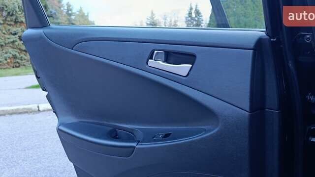 Хендай Соната 2011 в Желтых Водах на Automoto.ua Черный Хендай Соната, объемом двигателя 2 л и пробегом 133 тыс. км за 7800 $, фото 2 на Automoto.ua