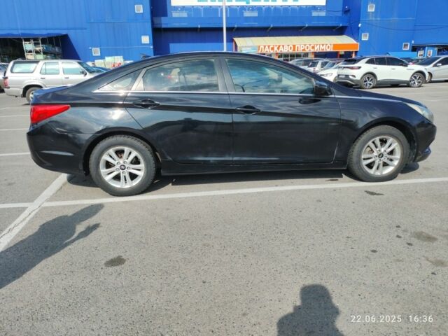 Чорний Хендай Соната, об'ємом двигуна 2 л та пробігом 230 тис. км за 7200 $, фото 1 на Automoto.ua