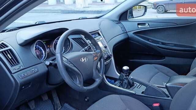 Хендай Соната 2011 в Желтых Водах на Automoto.ua Черный Хендай Соната, объемом двигателя 2 л и пробегом 133 тыс. км за 7800 $, фото 12 на Automoto.ua