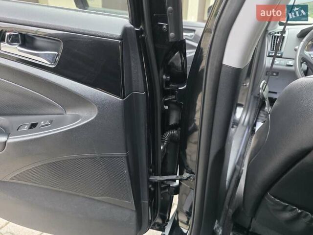 Чорний Хендай Соната, об'ємом двигуна 2.4 л та пробігом 193 тис. км за 7999 $, фото 64 на Automoto.ua