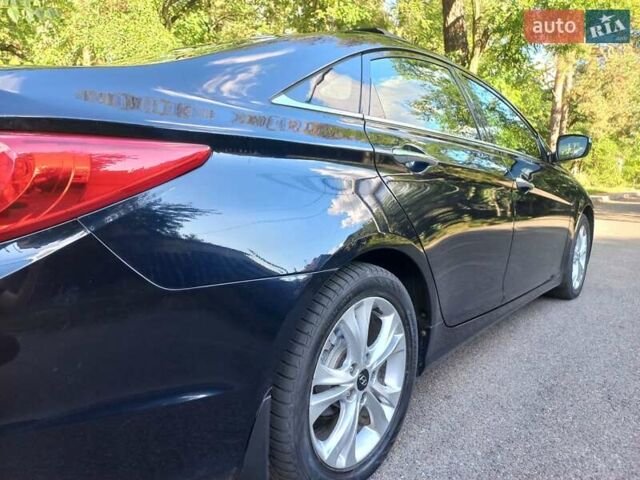 Черный Хендай Соната, объемом двигателя 2.36 л и пробегом 118 тыс. км за 9600 $, фото 2 на Automoto.ua