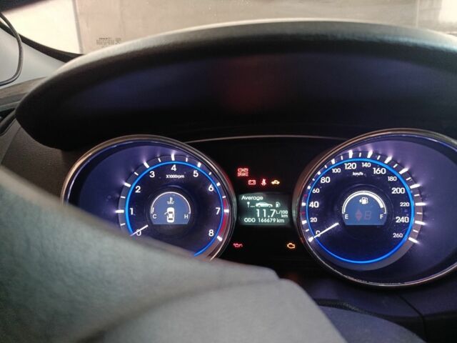 Черный Хендай Соната, объемом двигателя 2 л и пробегом 166 тыс. км за 9500 $, фото 6 на Automoto.ua