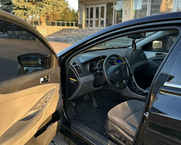 Черный Хендай Соната, объемом двигателя 2.36 л и пробегом 243 тыс. км за 8500 $, фото 11 на Automoto.ua