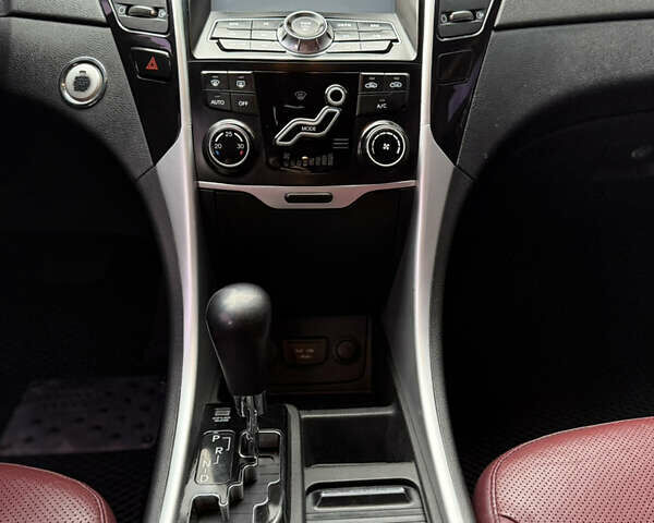 Черный Хендай Соната, объемом двигателя 2.4 л и пробегом 188 тыс. км за 12000 $, фото 29 на Automoto.ua