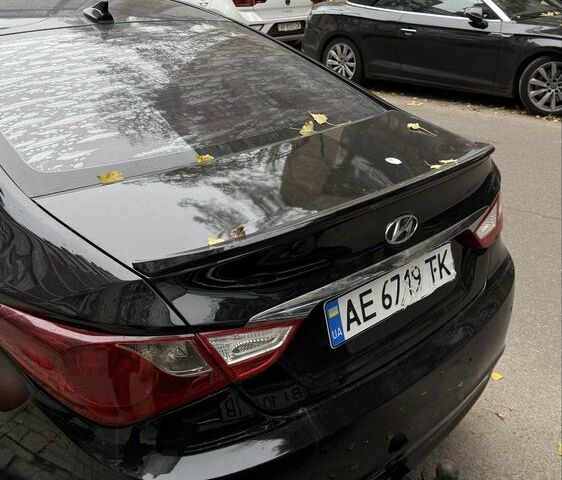 Черный Хендай Соната, объемом двигателя 2 л и пробегом 300 тыс. км за 6000 $, фото 3 на Automoto.ua